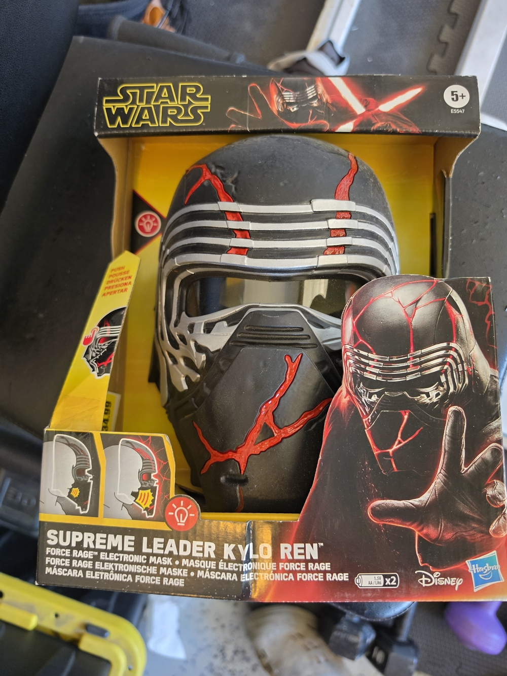 New In Box Star Wars Kylo Ren Electronic Mask in Black and Red